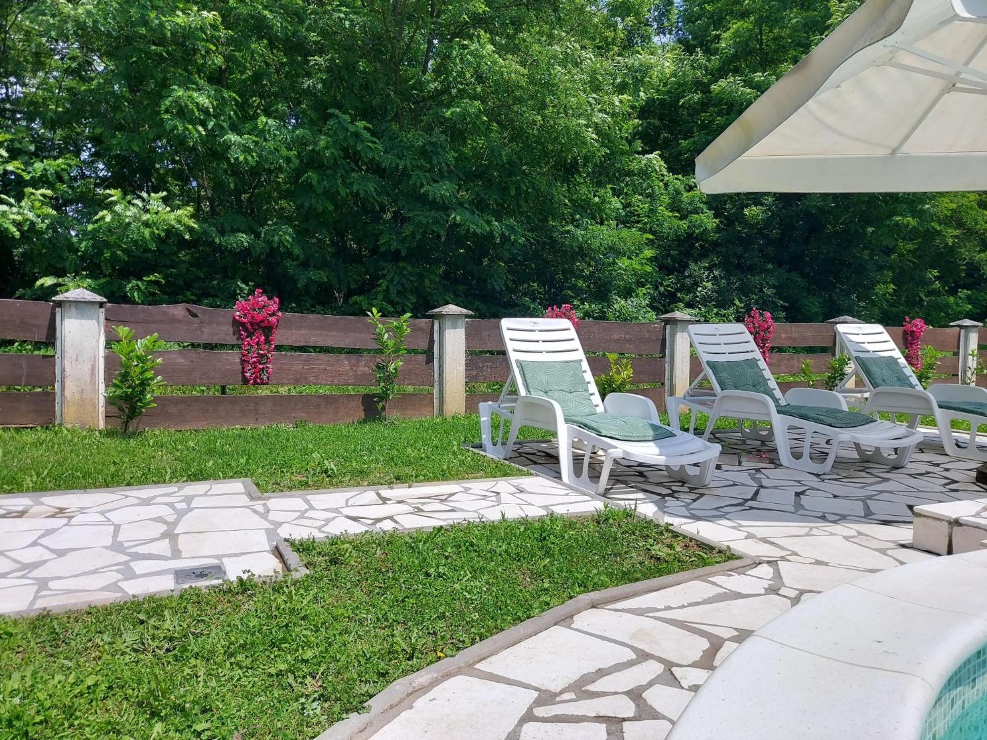 Kuca Za Odmor Mazuran Villa Karlovac Bagian luar foto